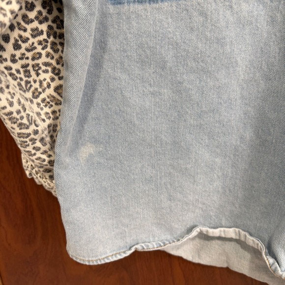 POL Denim Button Down Shirt Jacket Leopard‎ Print Sleeves Size Small - Picture 3 of 7